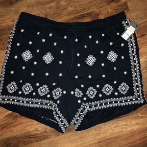 Crown & Ivy 2XL navy blue and white shorts. NWT